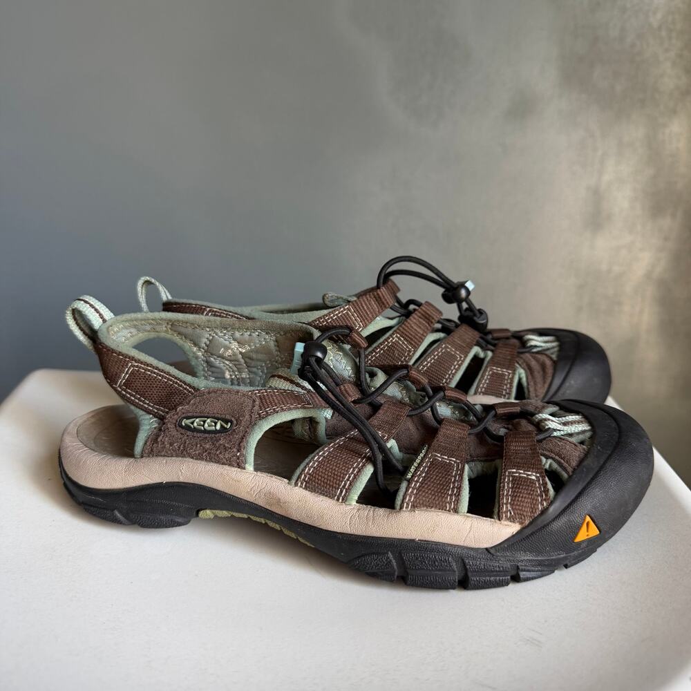 KEEN Women's 7.5 Newport H2 Brown Turquoise Sandals Water Shoes Hiking Outdoors